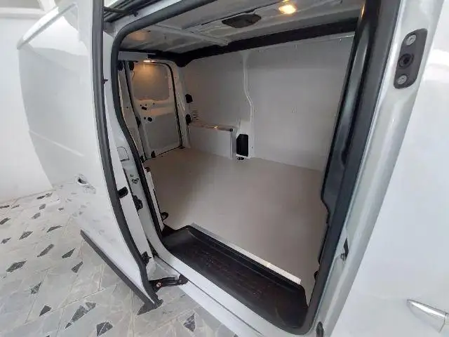 Opel Vivaro view 5