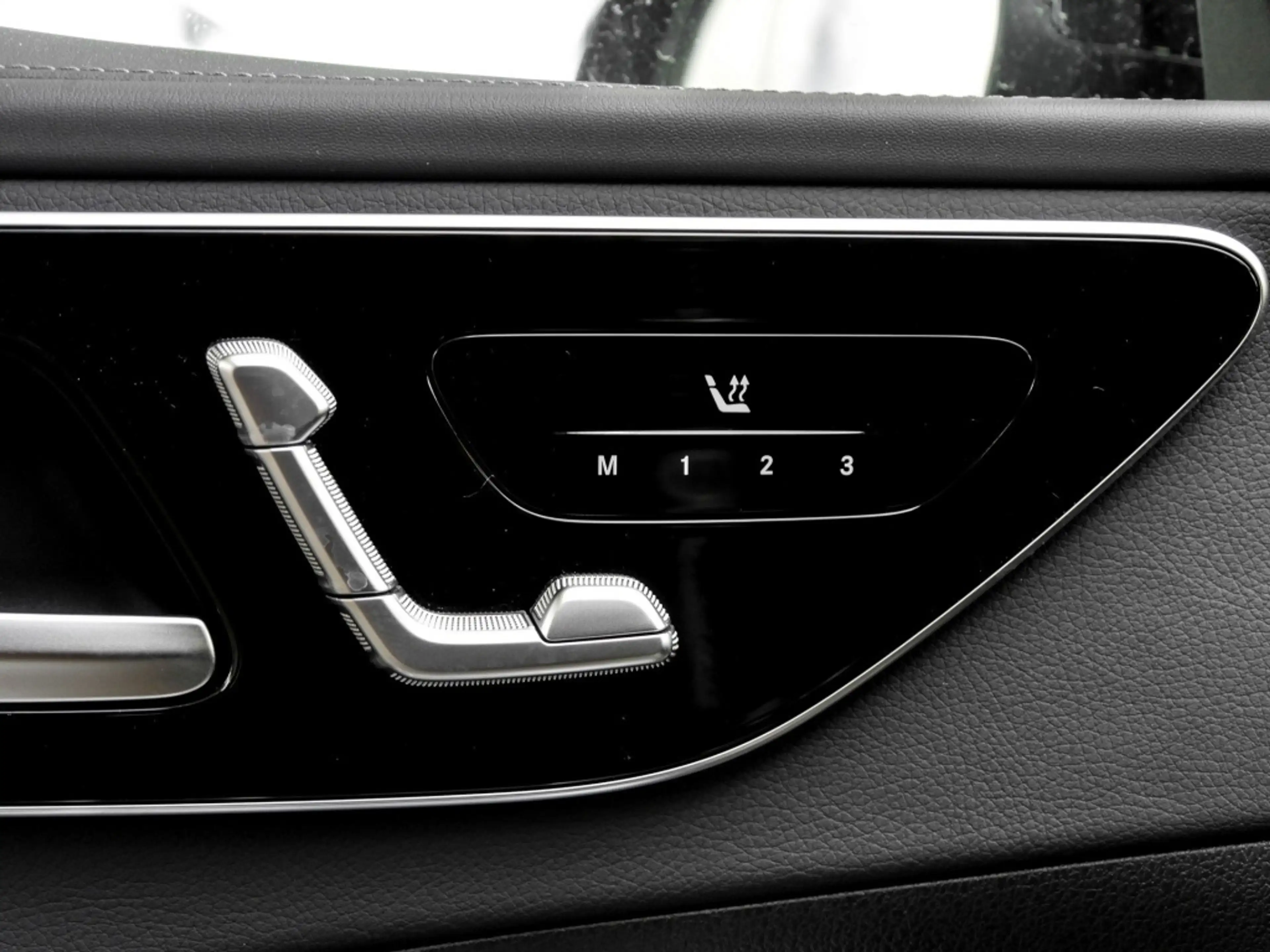 Mercedes-Benz C 180 AMG-Sport/Pano/360/Burm/StdHz/DIGITAL/Memo — photo 14