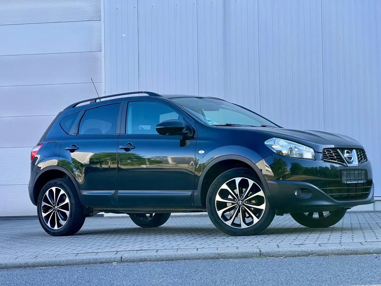 Nissan Qashqai 1,6 DCI 360 Kamera Panorama AHK Zwart - 2
