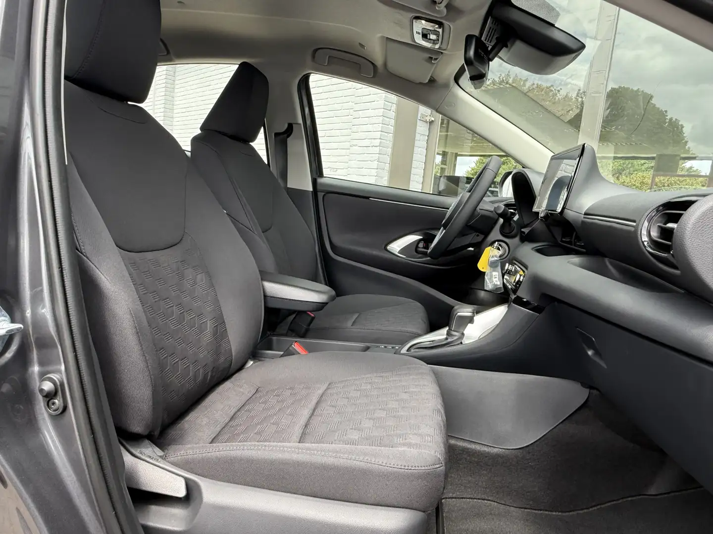 Toyota Yaris 1.5 Hybrid Active Limited 115 pk | stoelverwarming Grijs - 2