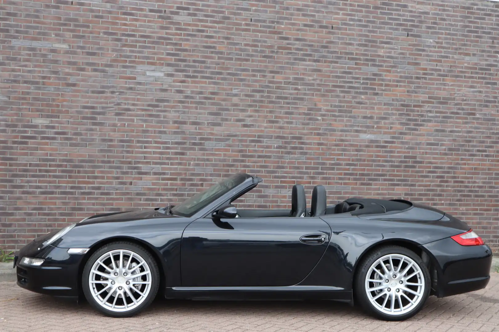 Porsche 997 Cabrio 3.6 Carrera cabriolet AUTOMAAT YOUNGTIMER F Zwart - 2