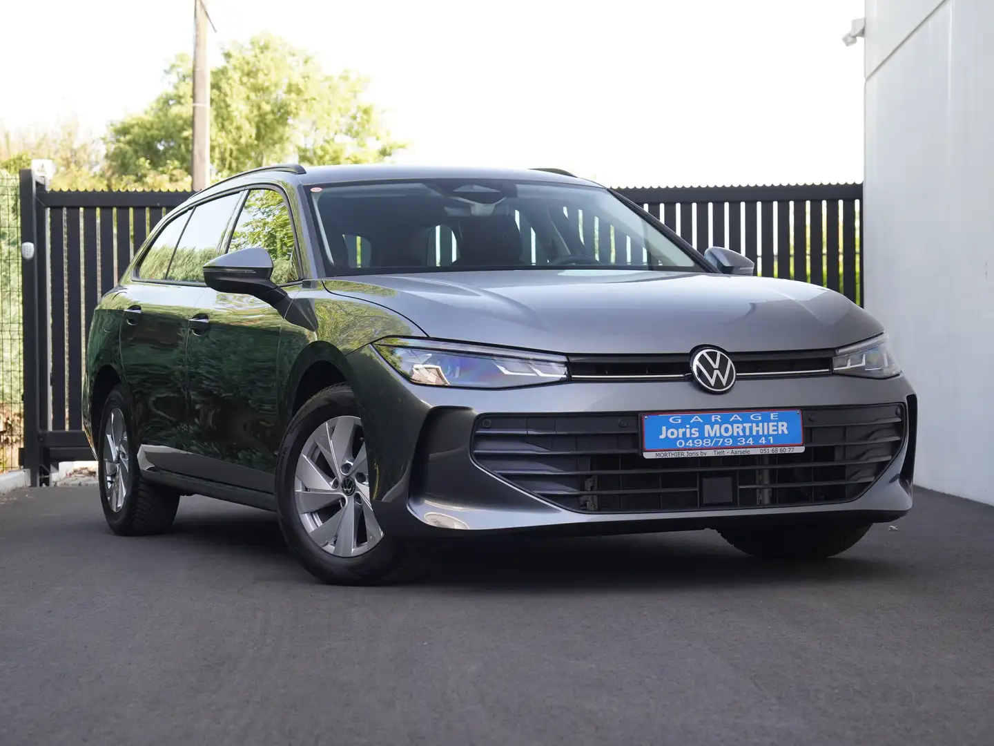 Volkswagen Passat VARIANT / 1.5 eTSI / 150PK / DSG /  MILD HYBRID Grijs - 1