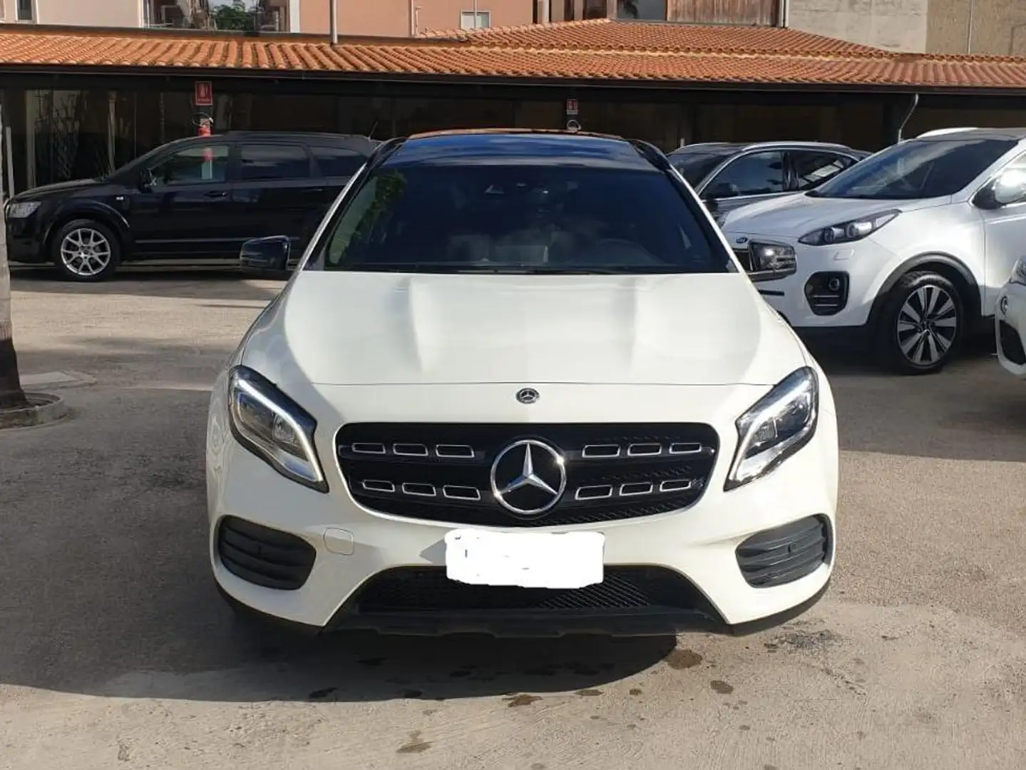 Mercedes-Benz GLA 200 GLA 200d Premium auto Tetto Bianco - 2