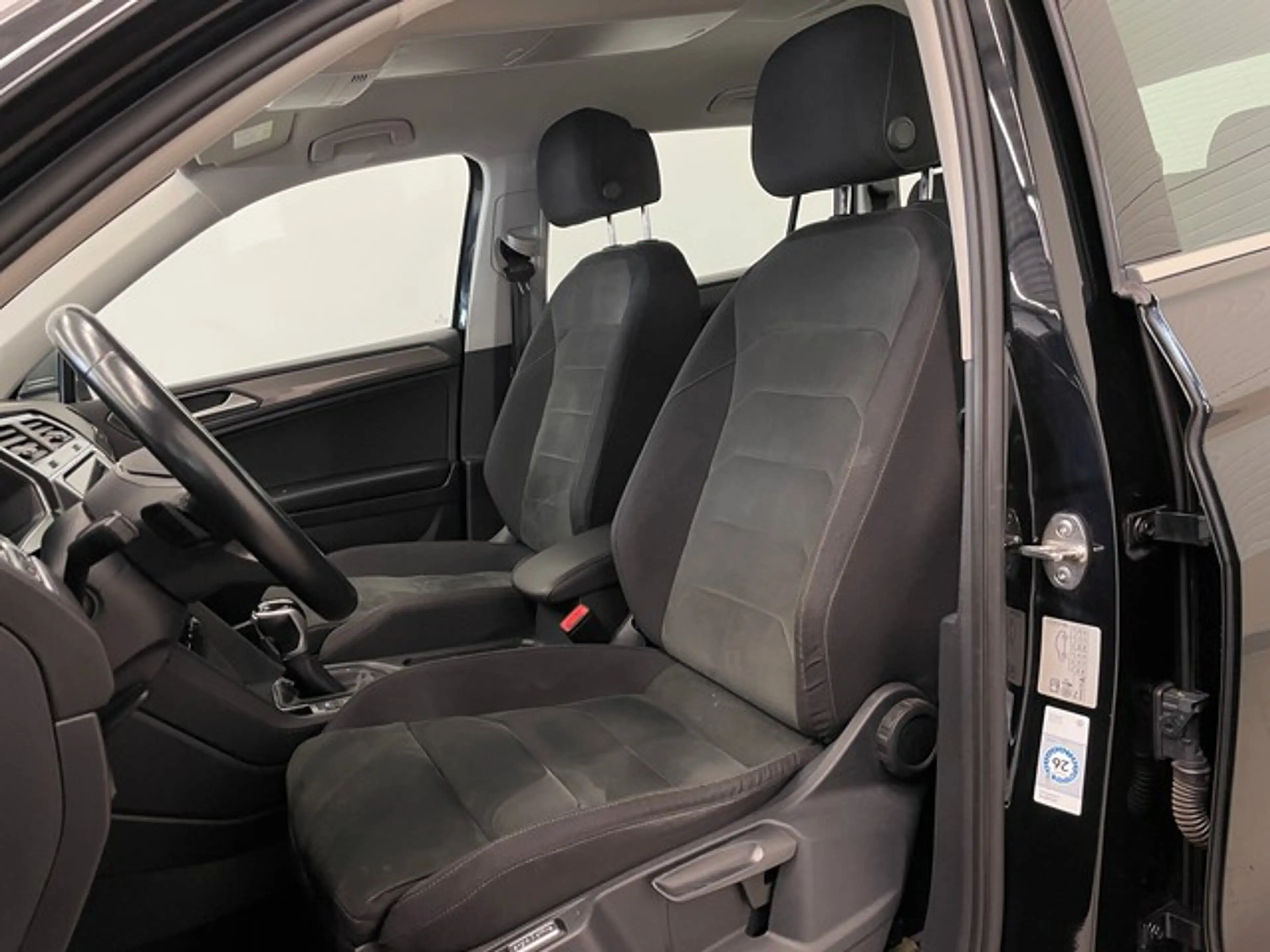 Volkswagen Tiguan Allspace 2.0TDI Life ISOFIX+ACC+LANE+APP+AHK+KAMERA — photo 9