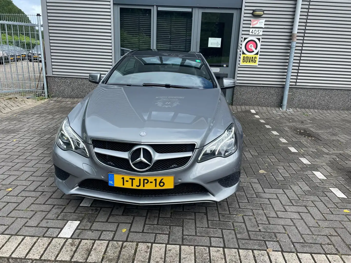 Mercedes-Benz E 200 Coupé CGI Elegance met Pano Grijs - 2