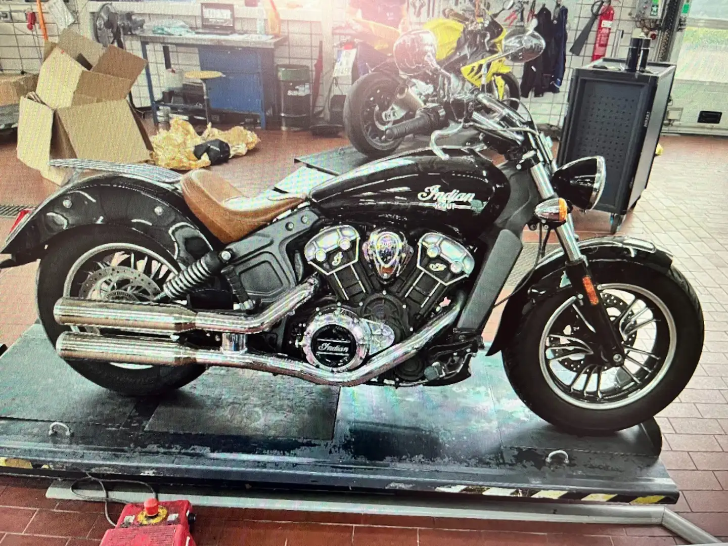Indian Scout Schwarz - 1