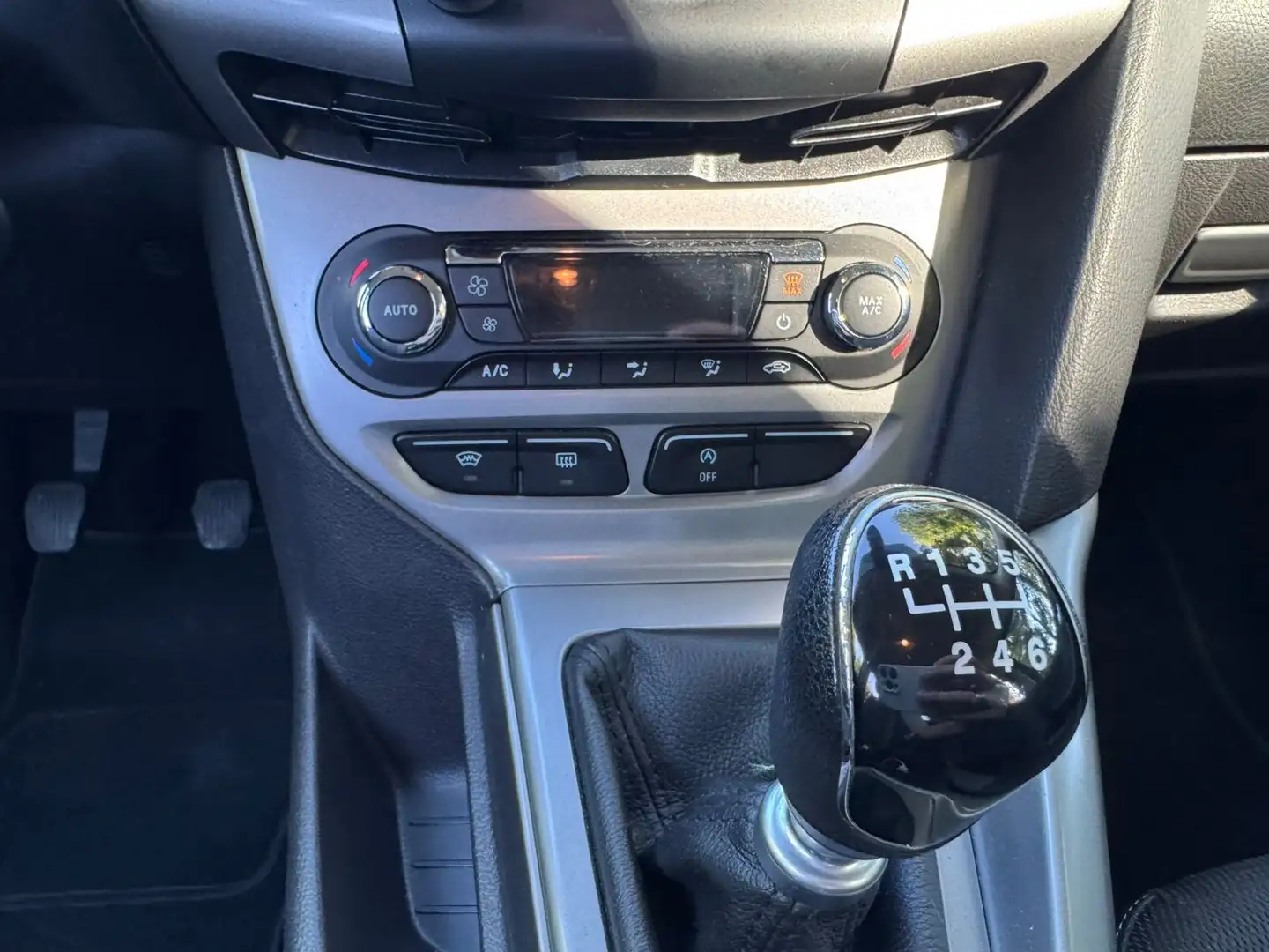 Ford Focus Turnier 1.6 TDCi DPF Start-Stopp-System SYNC Editi - 2