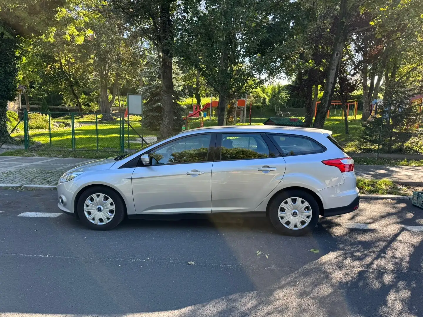 Ford Focus Turnier 1.6 TDCi DPF Start-Stopp-System SYNC Editi - 1