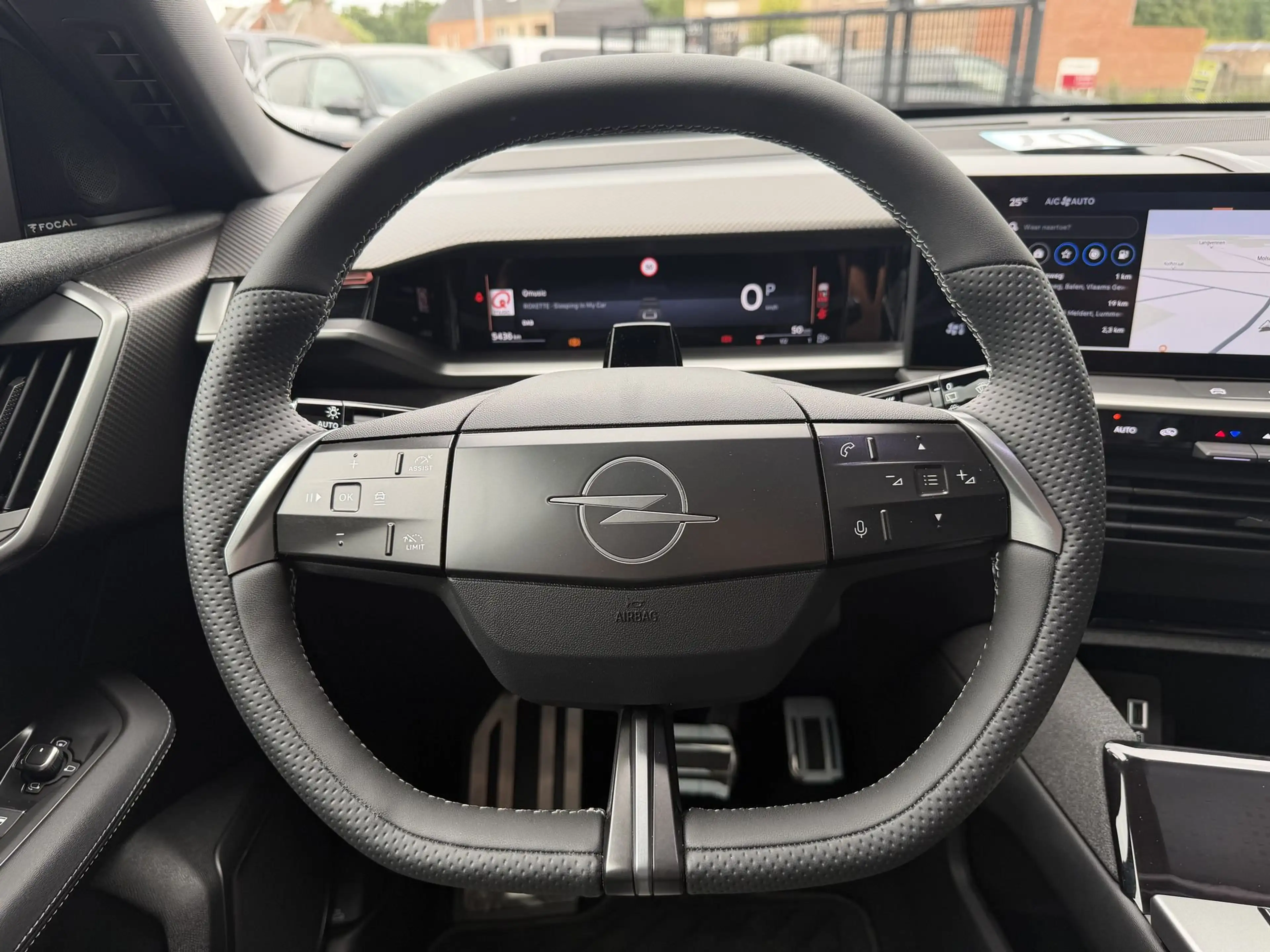 Opel Grandland GS 1.2T Hybrid *Leder*Navi*360°*Pano* — photo 15