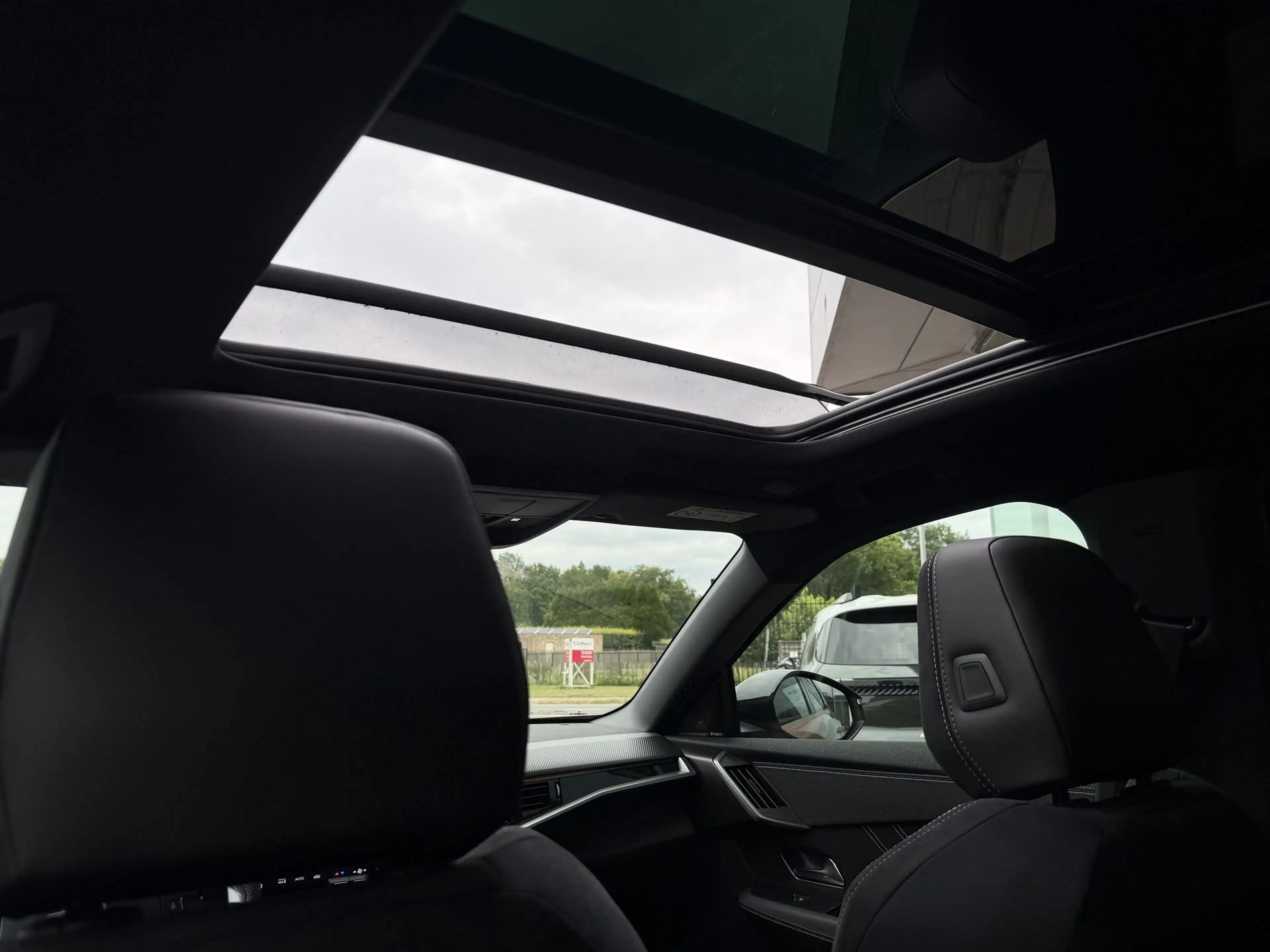 Opel Grandland GS 1.2T Hybrid *Leder*Navi*360°*Pano* — photo 13