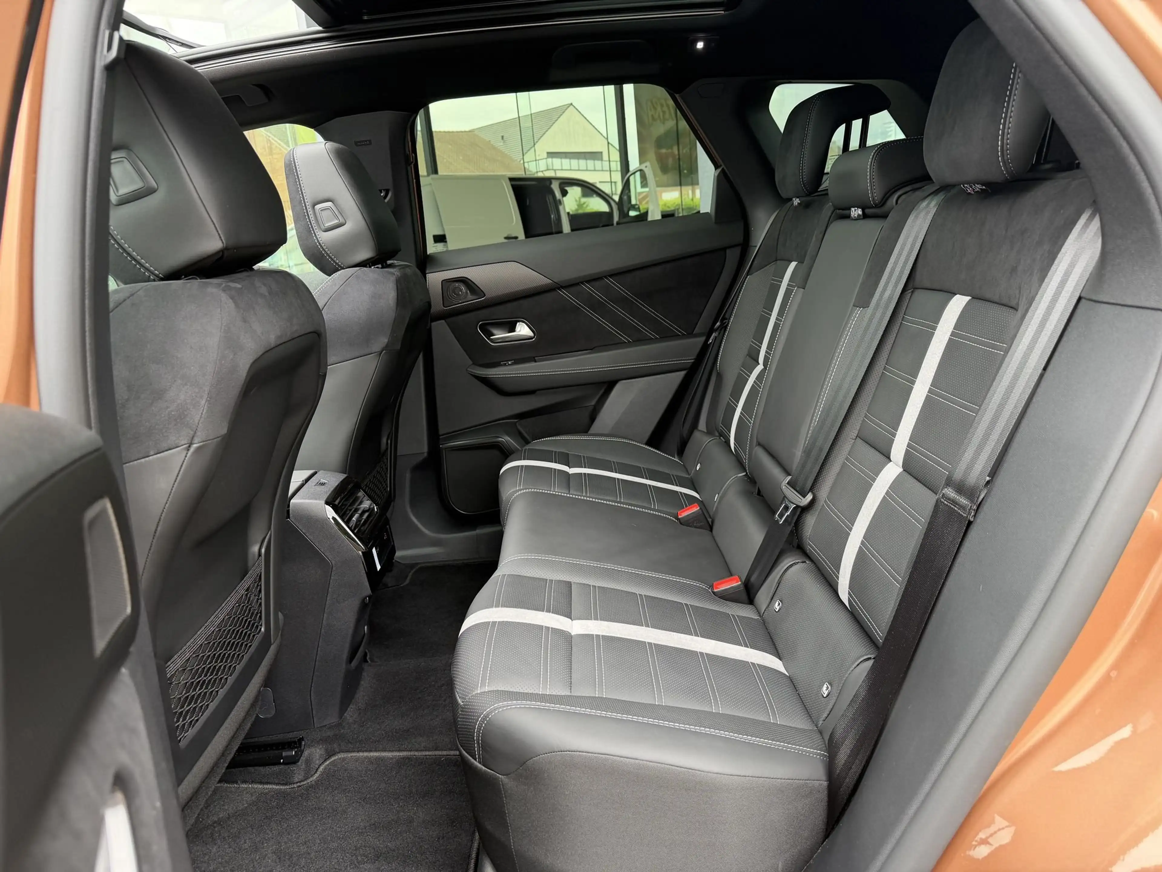 Opel Grandland GS 1.2T Hybrid *Leder*Navi*360°*Pano* — photo 12
