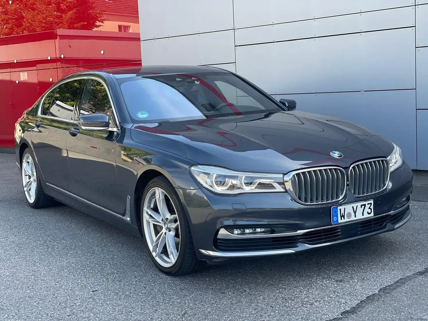 BMW 740 L d xDrive individual - Chauffeurpaket Gris - 1