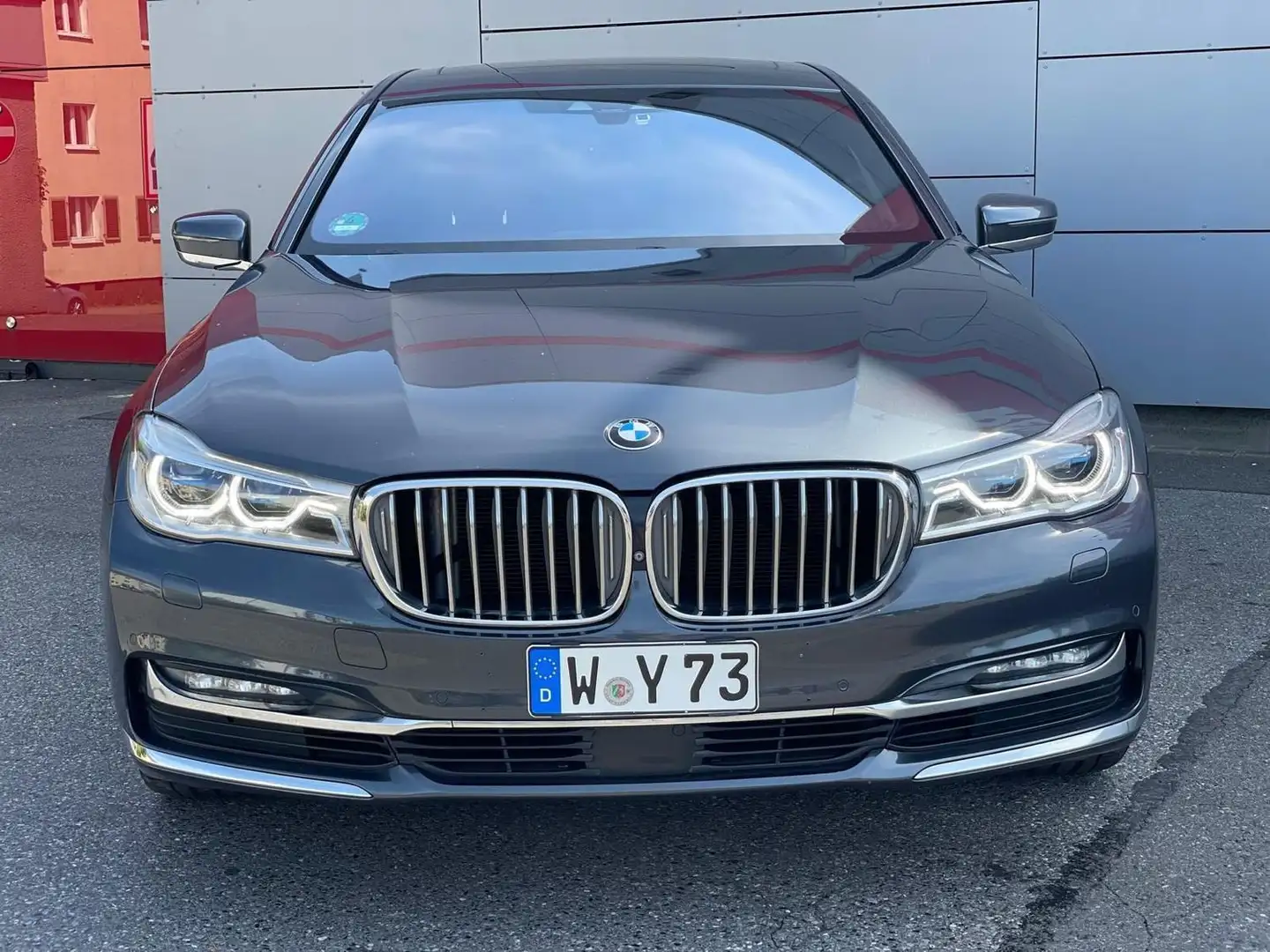 BMW 740 L d xDrive individual - Chauffeurpaket Gris - 2