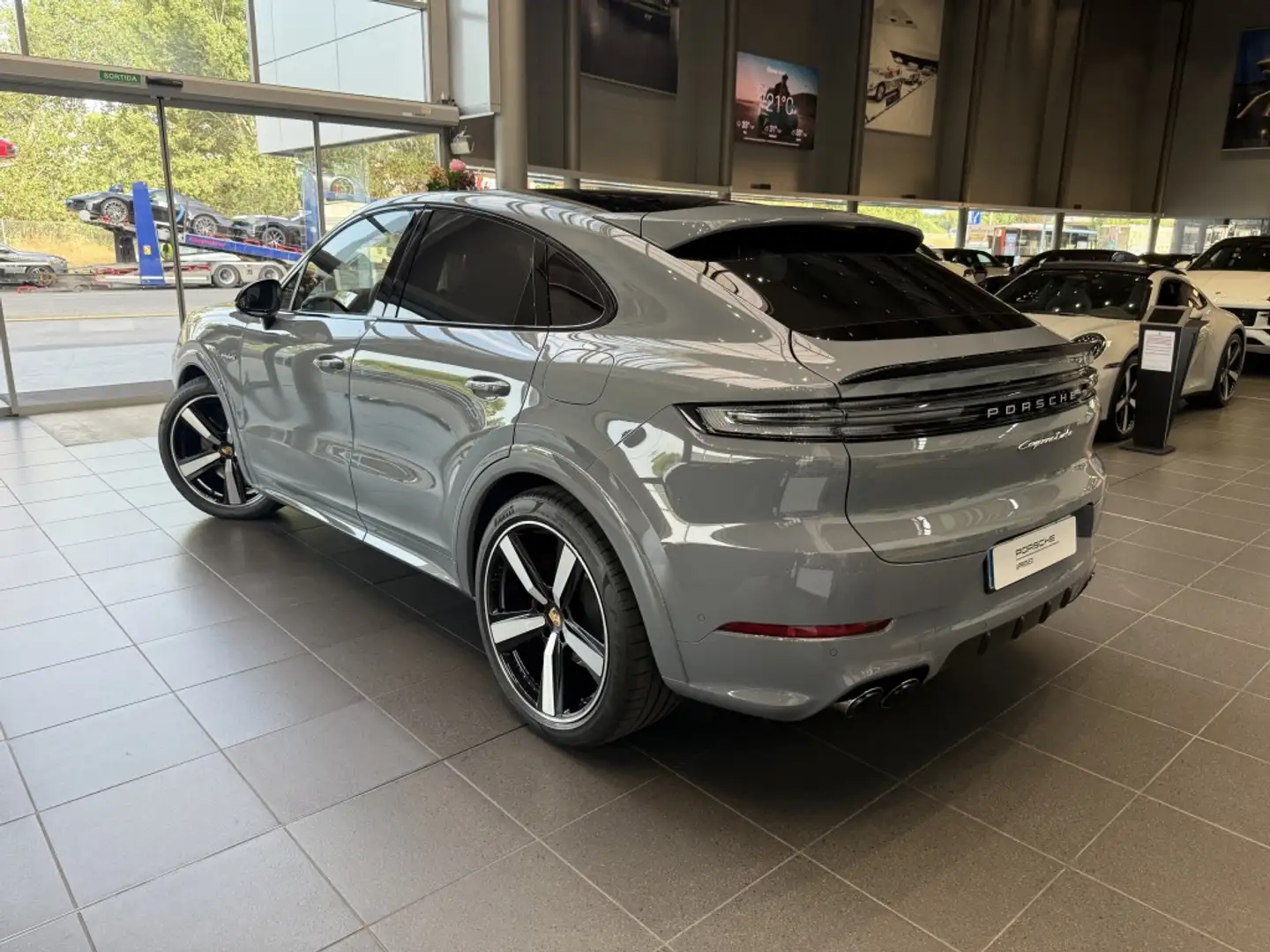 Porsche Cayenne Coupé Turbo E-Hybrid Aut. Gris - 2