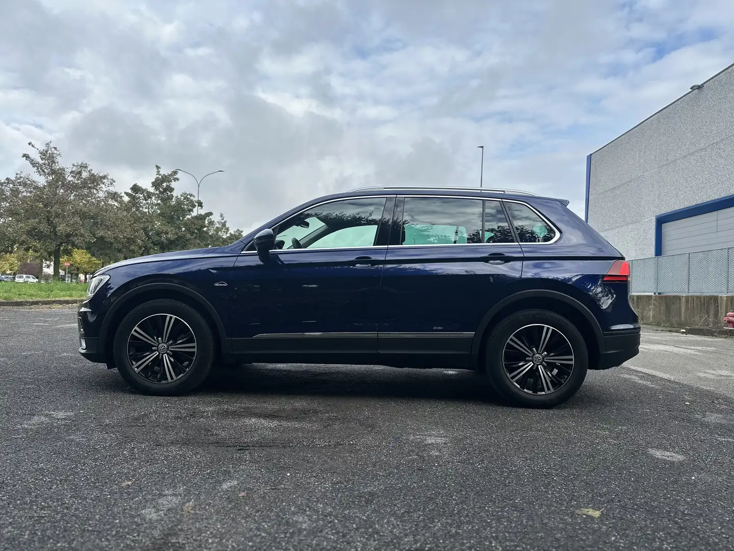 Volkswagen Tiguan - 2