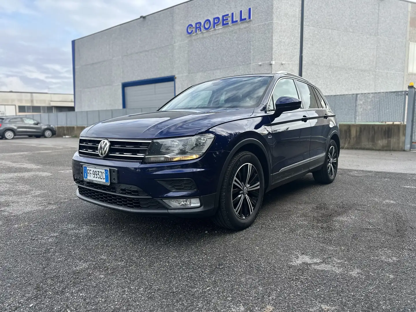 Volkswagen Tiguan - 1
