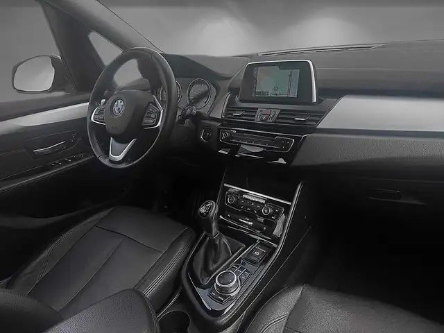 BMW 2 Series view 10