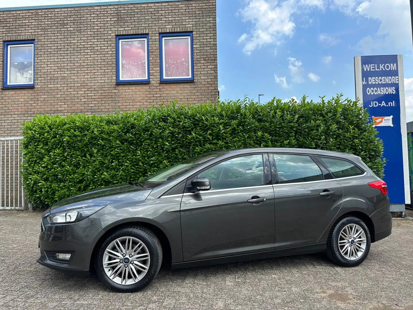 Ford Focus Wagon 1.0 Trend Airco, Elec.Pakket, Lmv, Pdc!!!! D Grau - 1