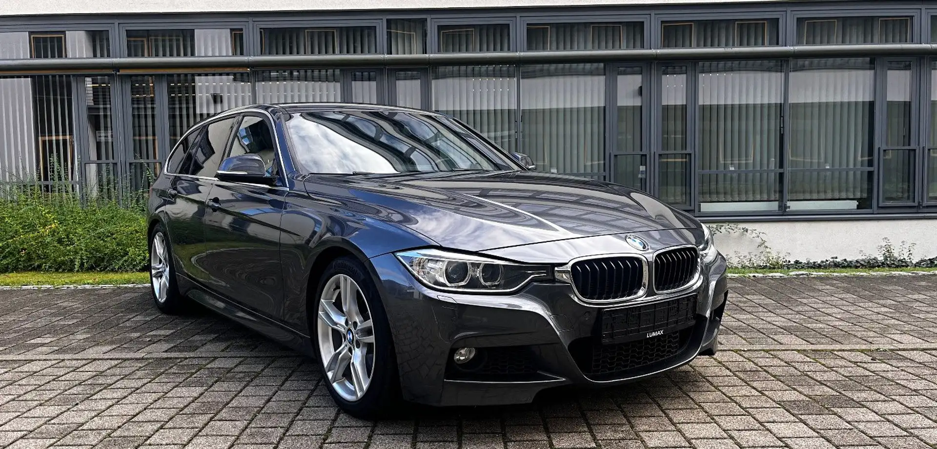 BMW 320 d Autom*M Sportpaket*AHK*Leder*Navi*HIFI* Grau - 1