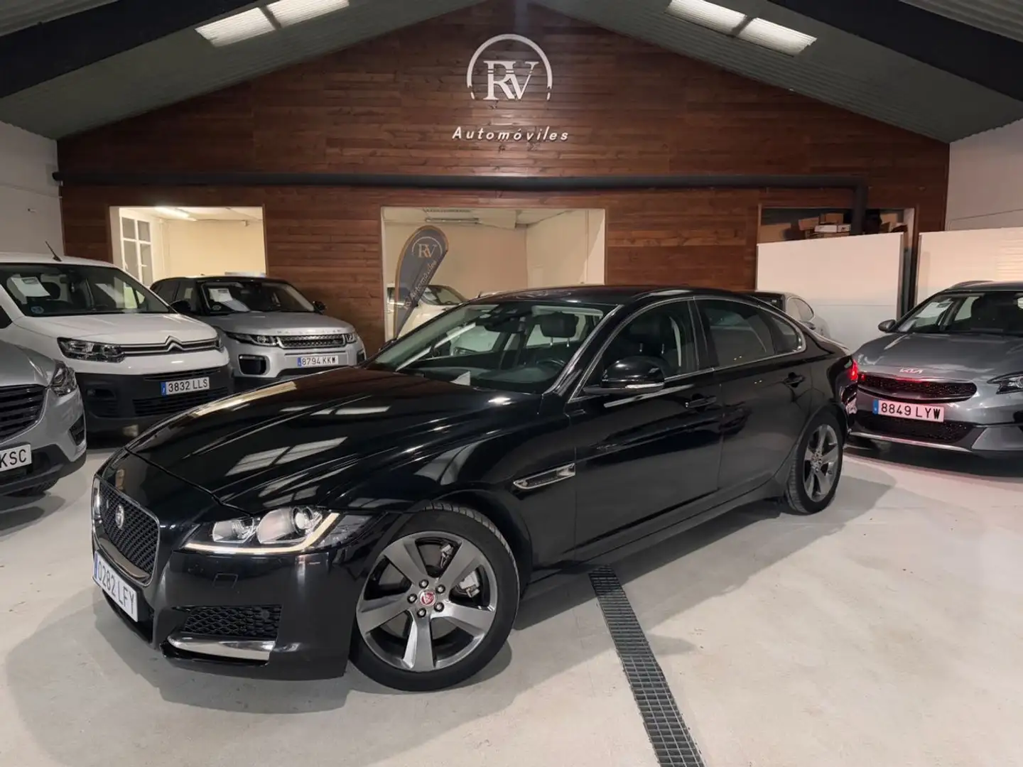 Jaguar XF 3.0TDV6 Portfolio Aut. Negro - 1