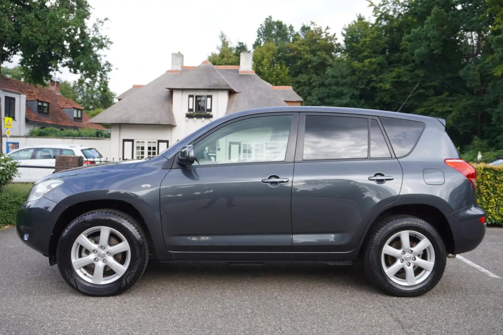 Toyota RAV 4 2.0 VVTi X-Style Leder Navi Cruise Trekhaak Grijs - 2