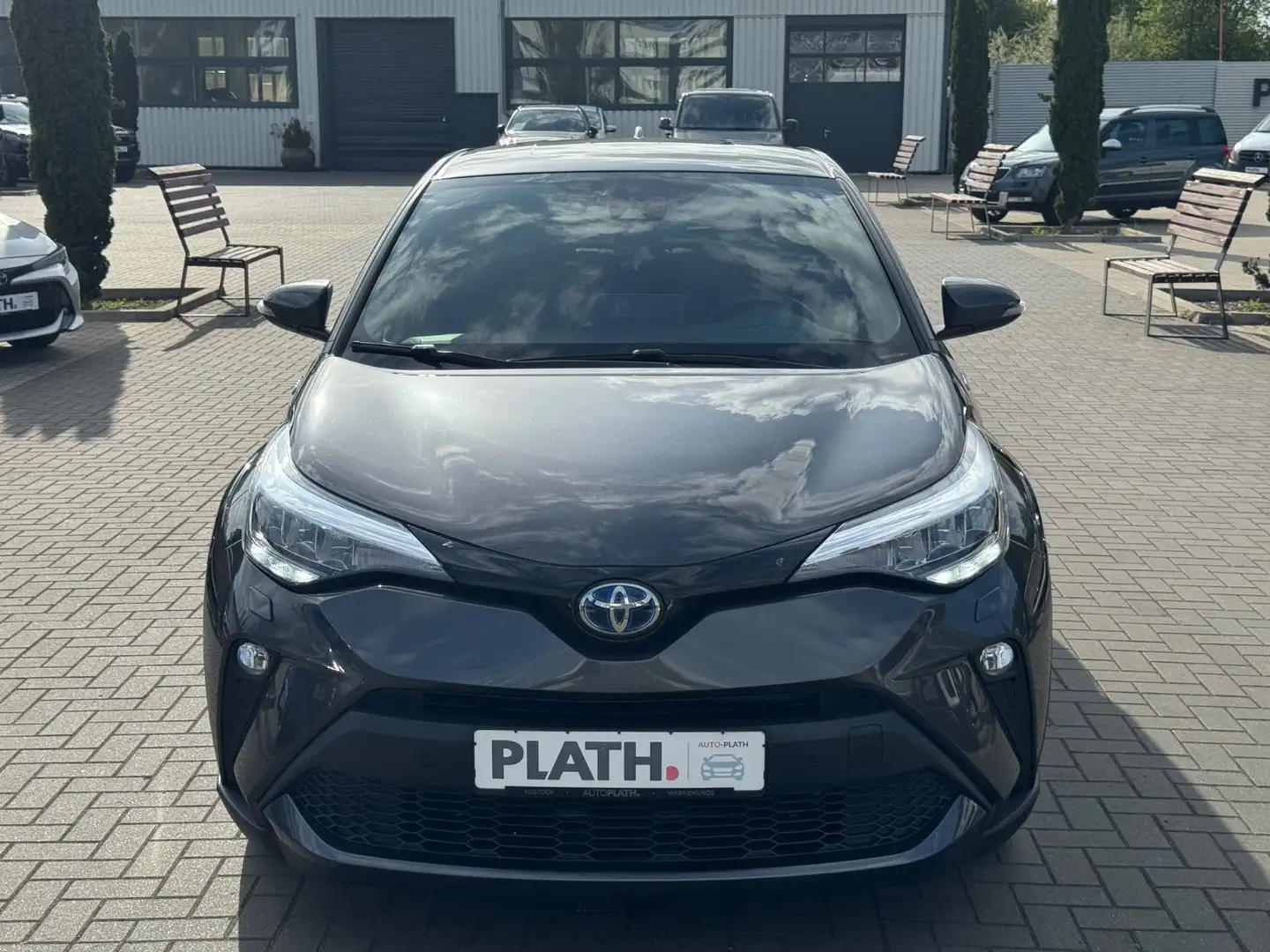 Toyota C-HR Hybrid Style Grau - 2