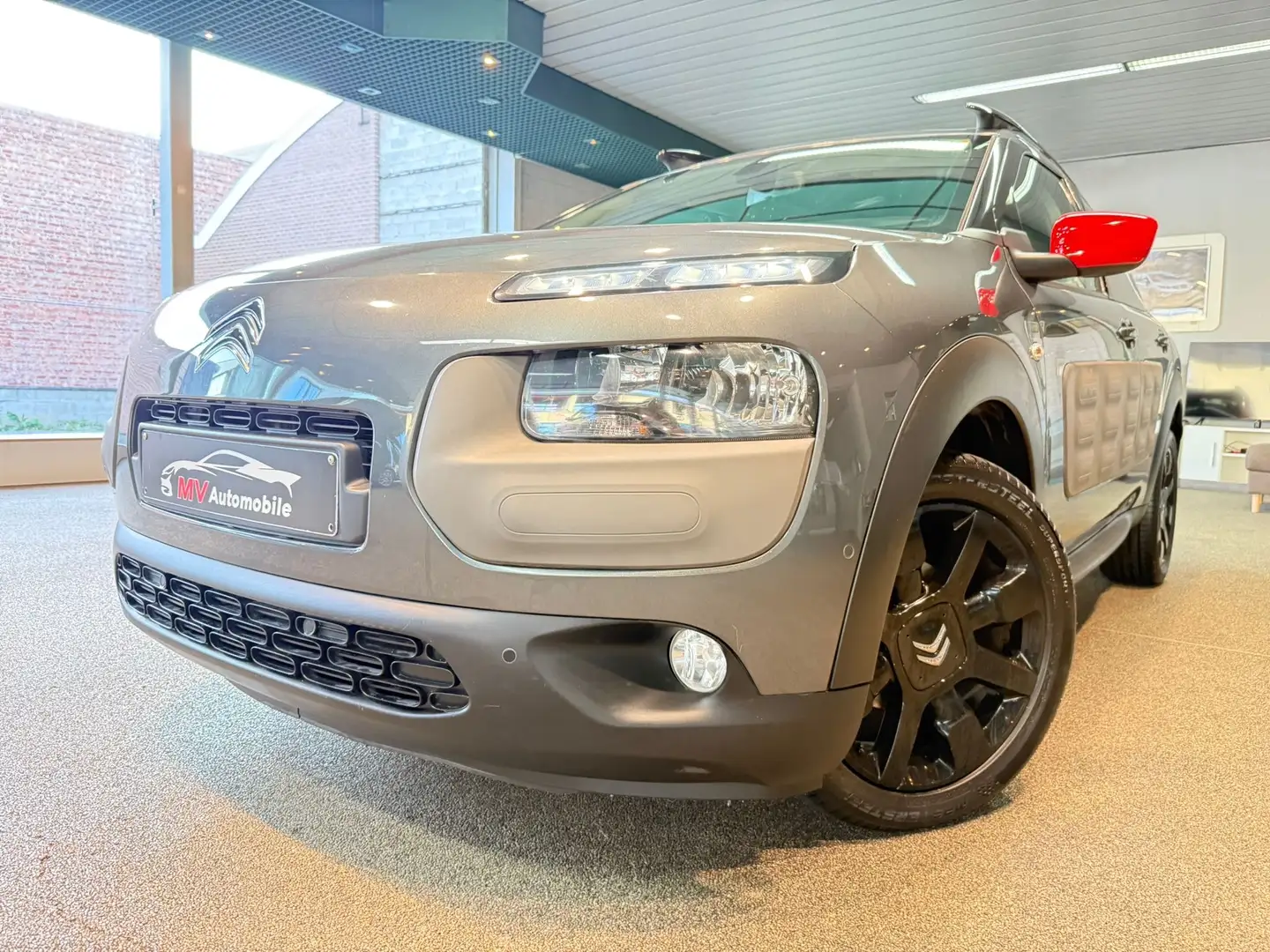 Citroen C4 Cactus 1.6 e-HDi * Boîte auto * Toit pano * Clim * GPS Gris - 1