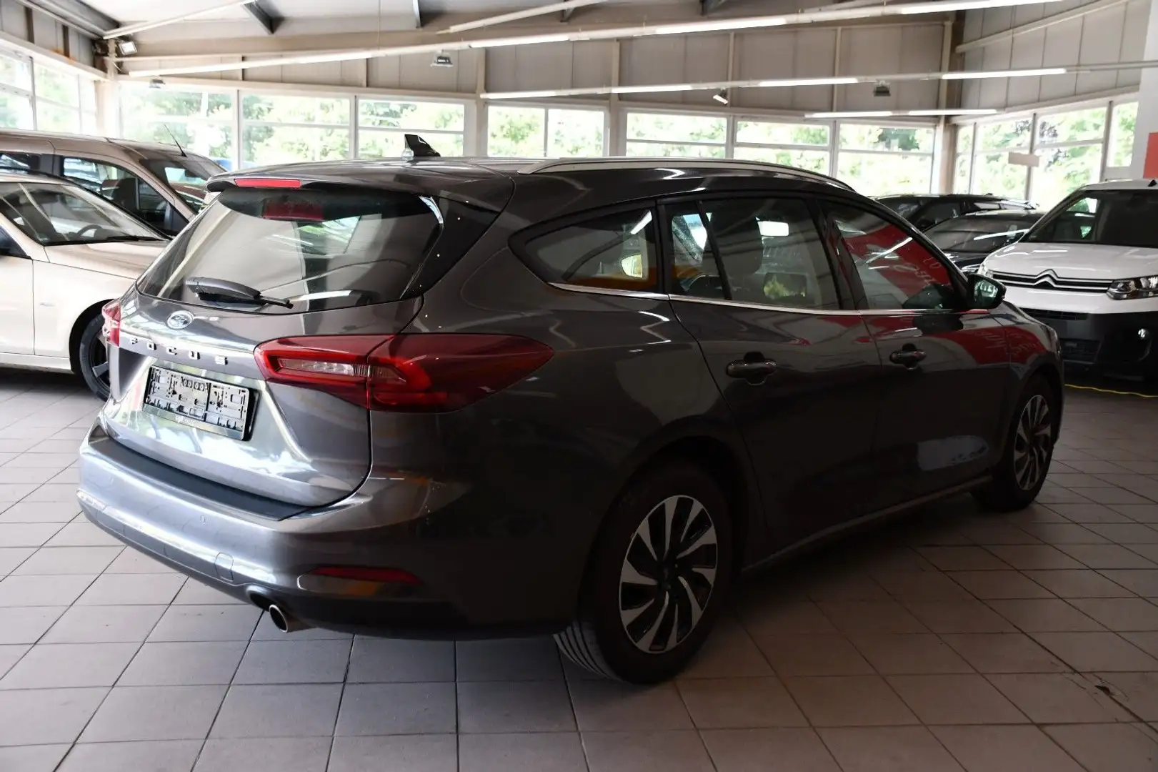 Ford Focus Turnier Titanium Auto LED Keyless PDC Grau - 2