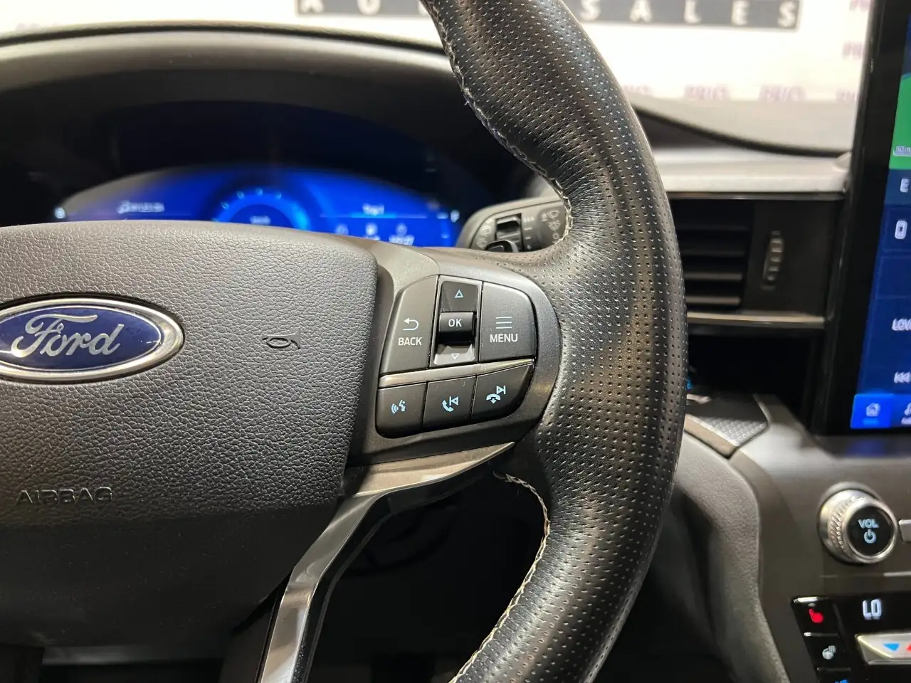 Ford Explorer снимка Ford Explorer