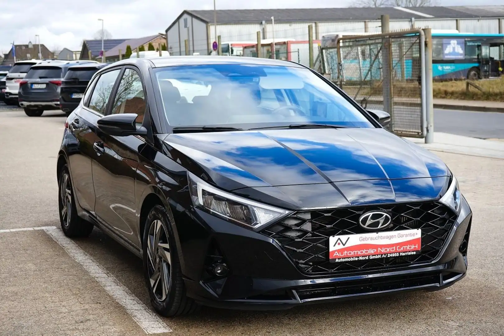Hyundai i20 Trend Style*Service Neu*Hu Au Neu Schwarz - 2