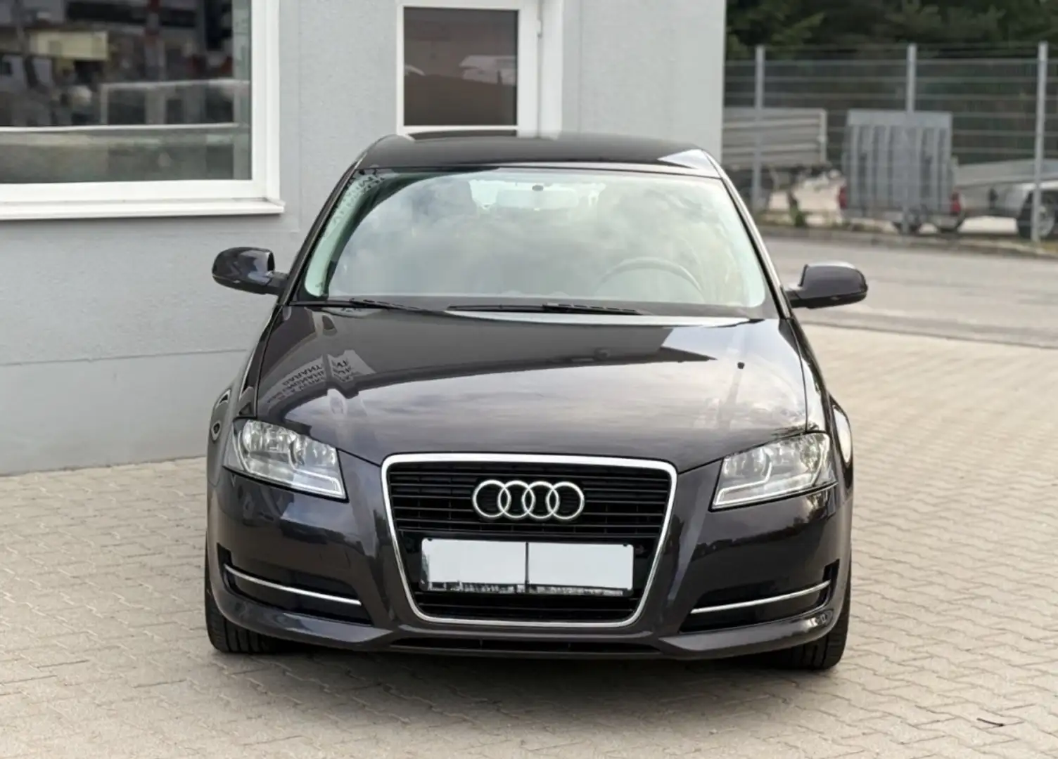 Audi A3 Sportback 1.6TDI Ambiente Gris - 2