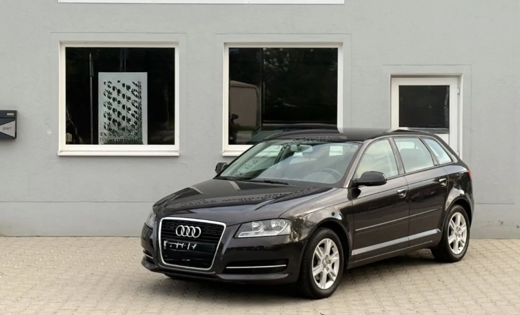 Audi A3 Sportback 1.6TDI Ambiente Gris - 1