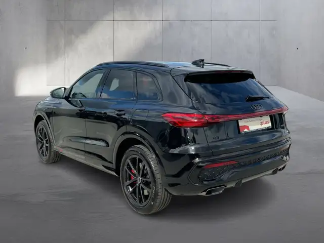 Audi Q5 view 3