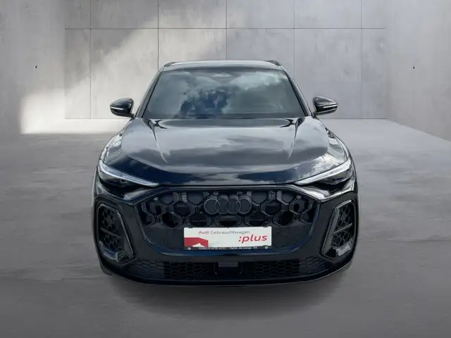 Audi Q5 view 8