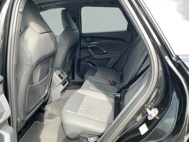Audi Q5 view 12