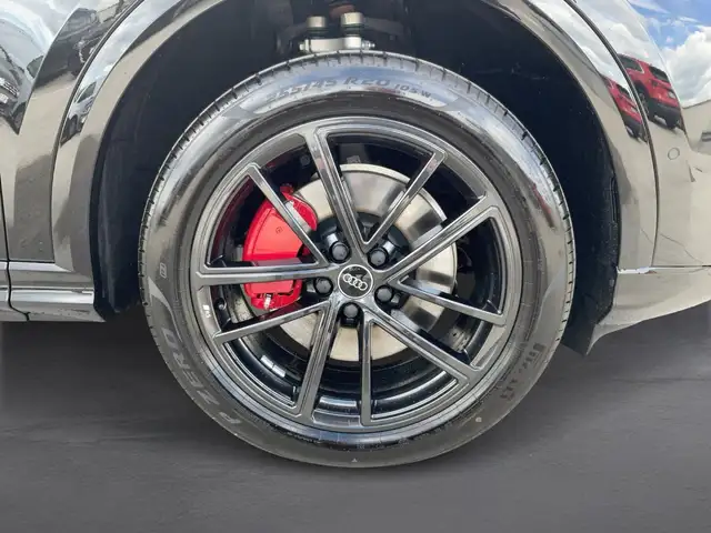 Audi Q5 view 7