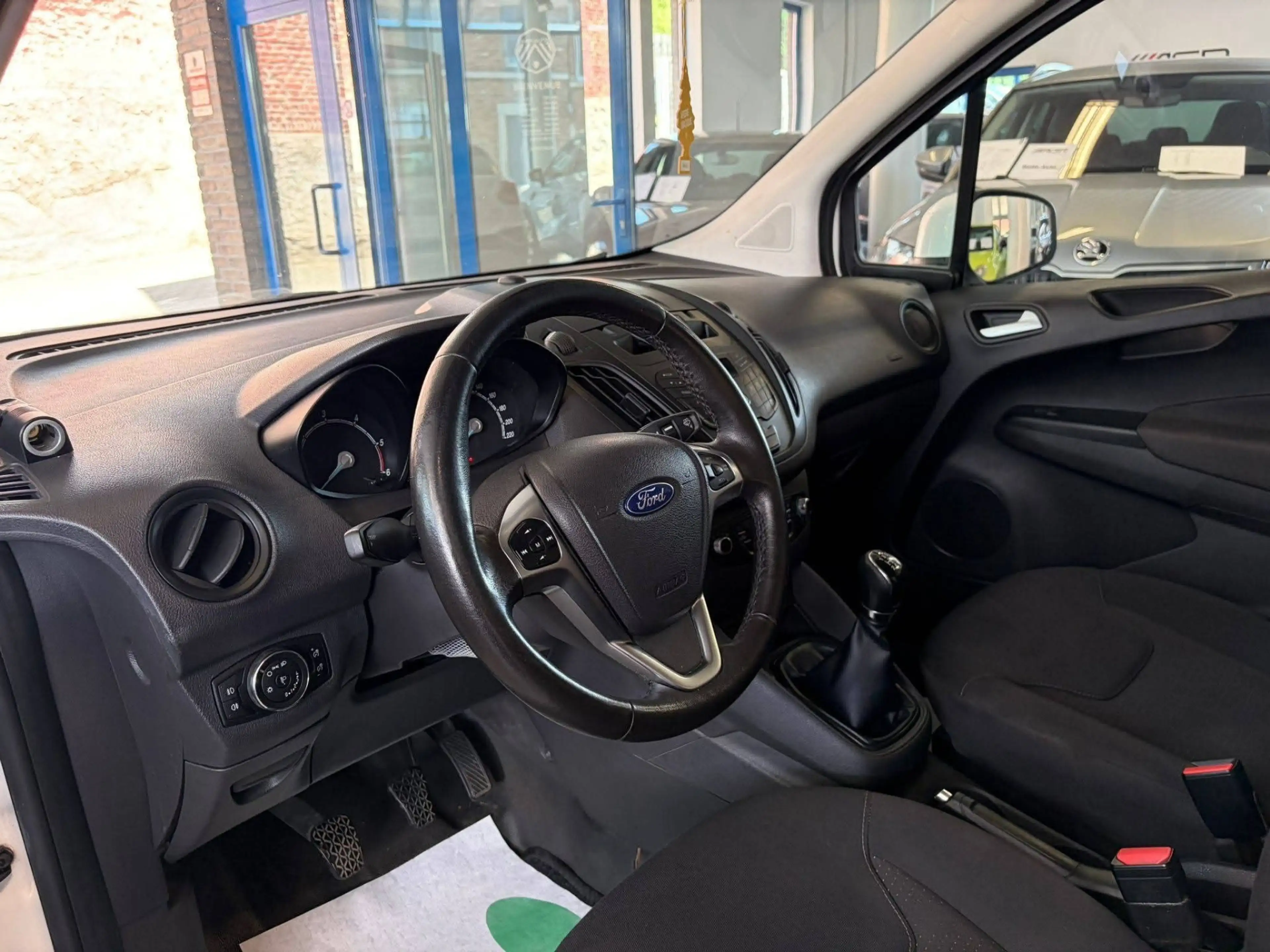 Ford Transit Courier UTILITAIRE GARANTIE 1 AN — photo 5
