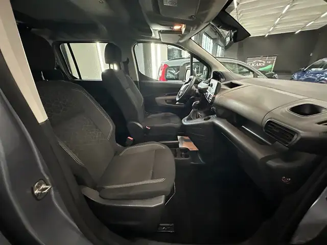 Peugeot Rifter view 12