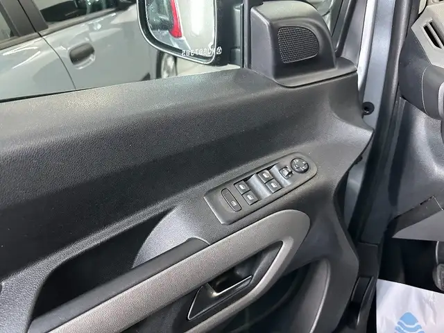 Peugeot Rifter view 10