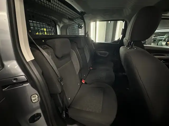 Peugeot Rifter view 13