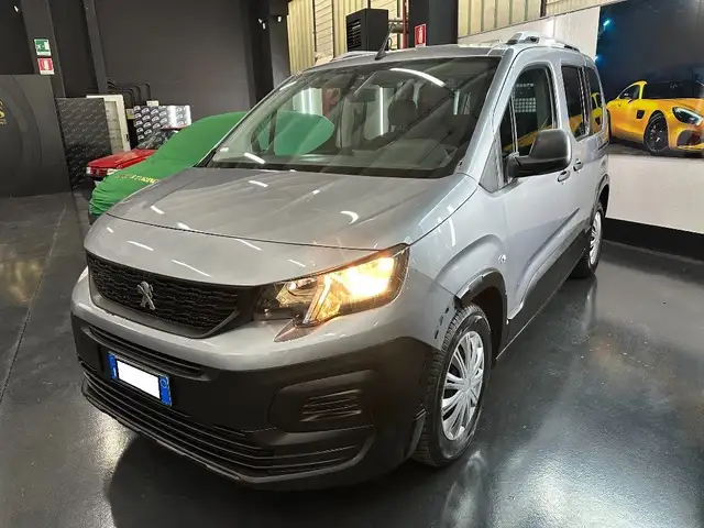 Peugeot Rifter view 3