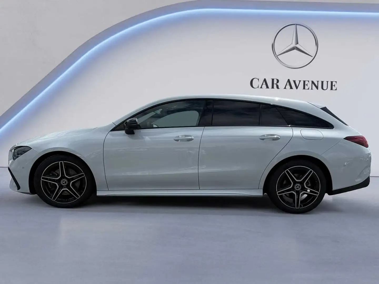 Mercedes-Benz CLA 200 Shooting Brake AMG Line Argent - 2