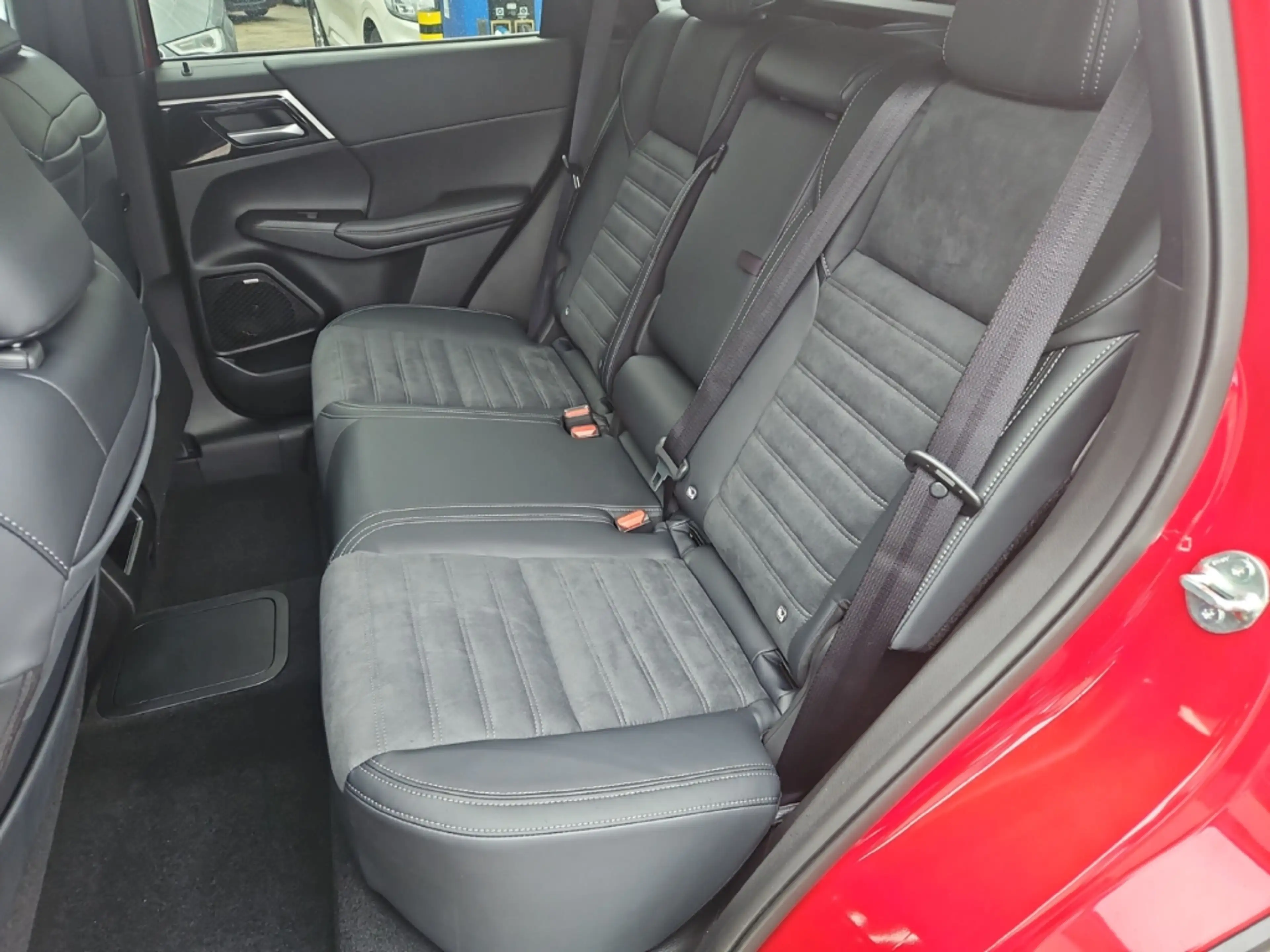 Mitsubishi Outlander PHEV 2.4, 4WD, Plus, Automatik — photo 9