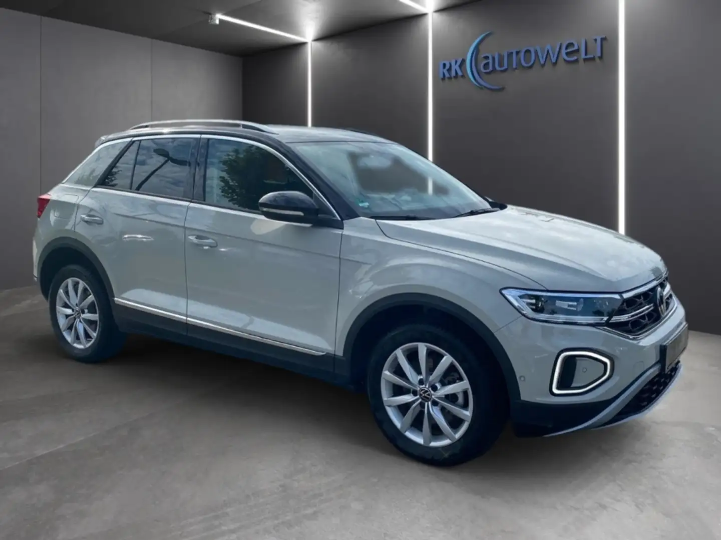 Volkswagen T-Roc 2.0 TDI Style AD Navi Apple CarPlay Grau - 2