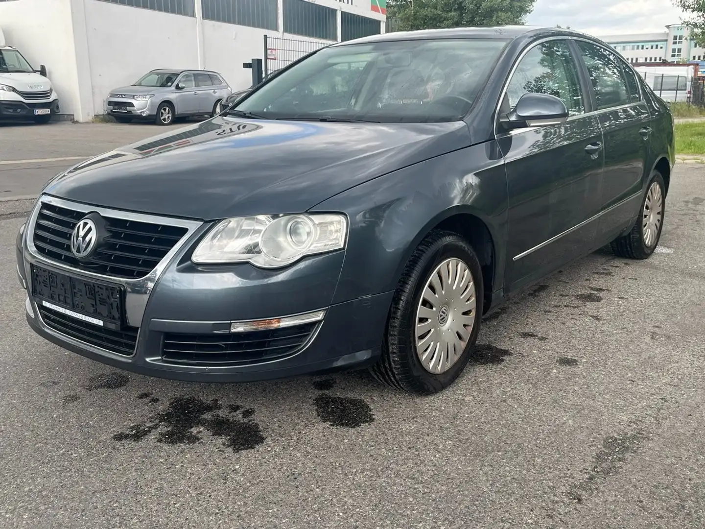 Volkswagen Passat Comfortline Comfortline 1.6 Benzin 75KW 102PS Szary - 2