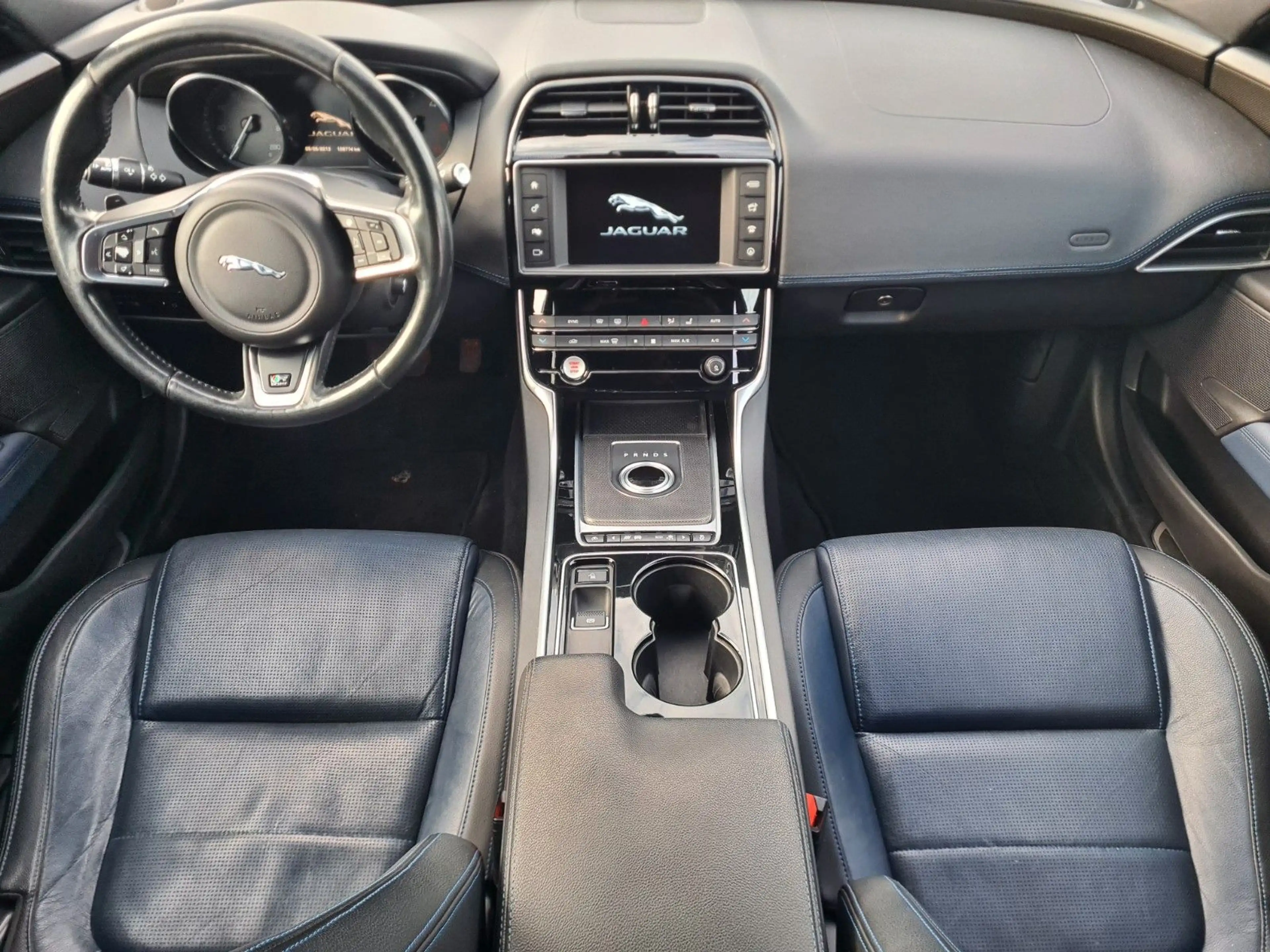 Jaguar XE R-Sport *Autom.*Navi*PDC*SHZ*Leder* — photo 11
