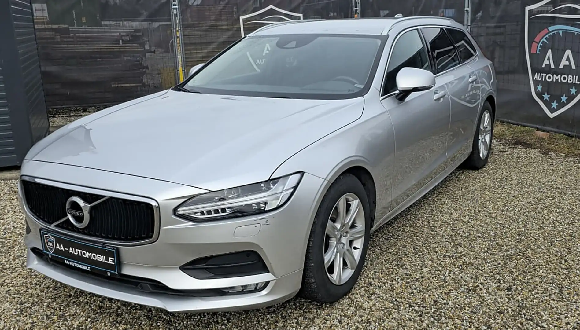 Volvo V90 D4 Momentum Geartronic Grau - 1