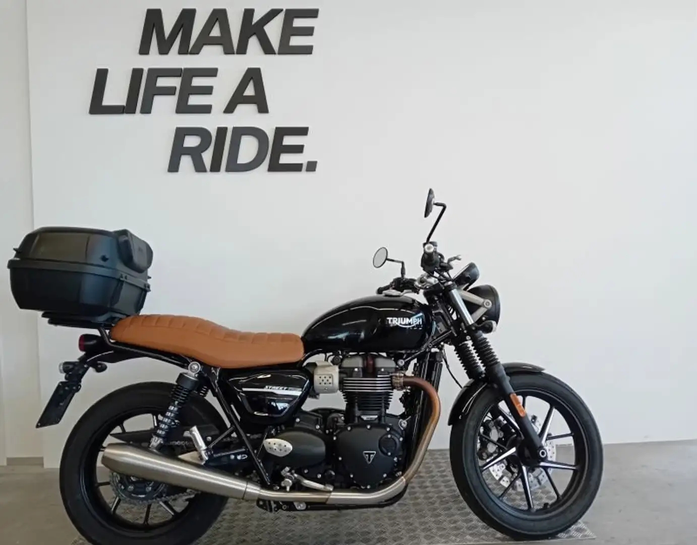 Triumph Street Twin 900 Negru - 1