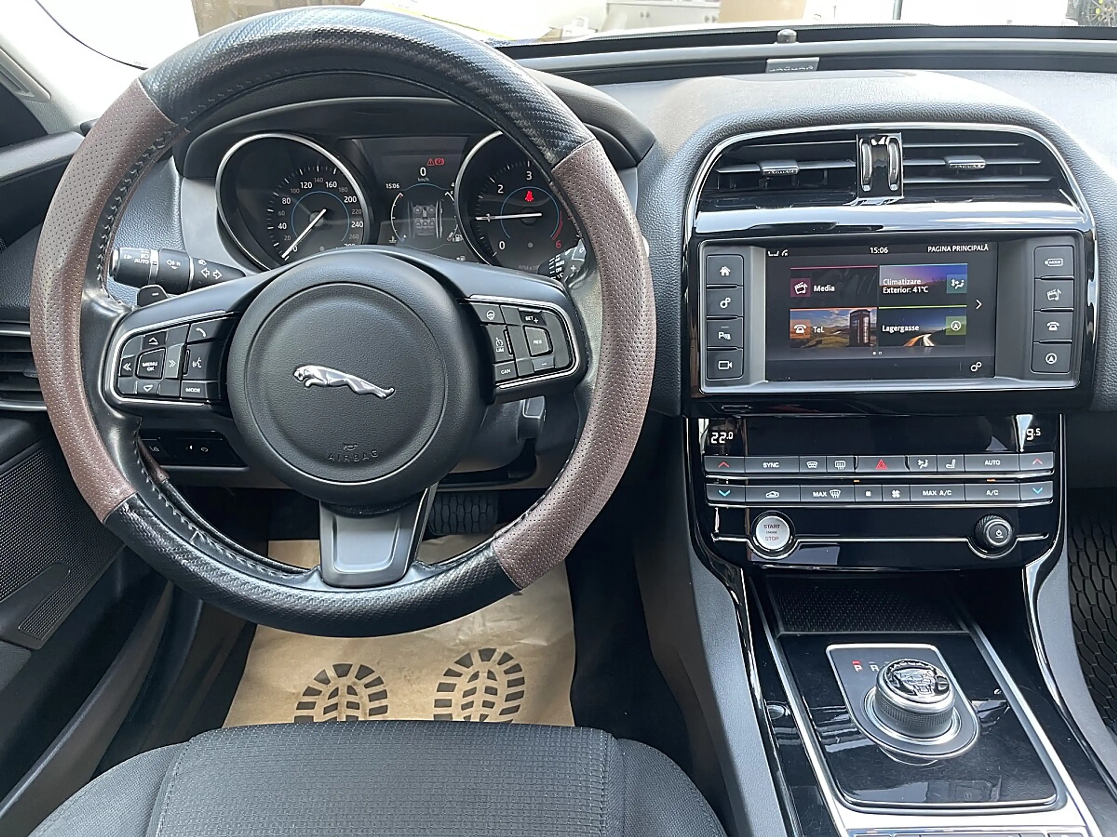 Jaguar XE 20d Pure AWD Aut.*PDC*Sitzheiz.*Xenon*Pickerl 0... — photo 12