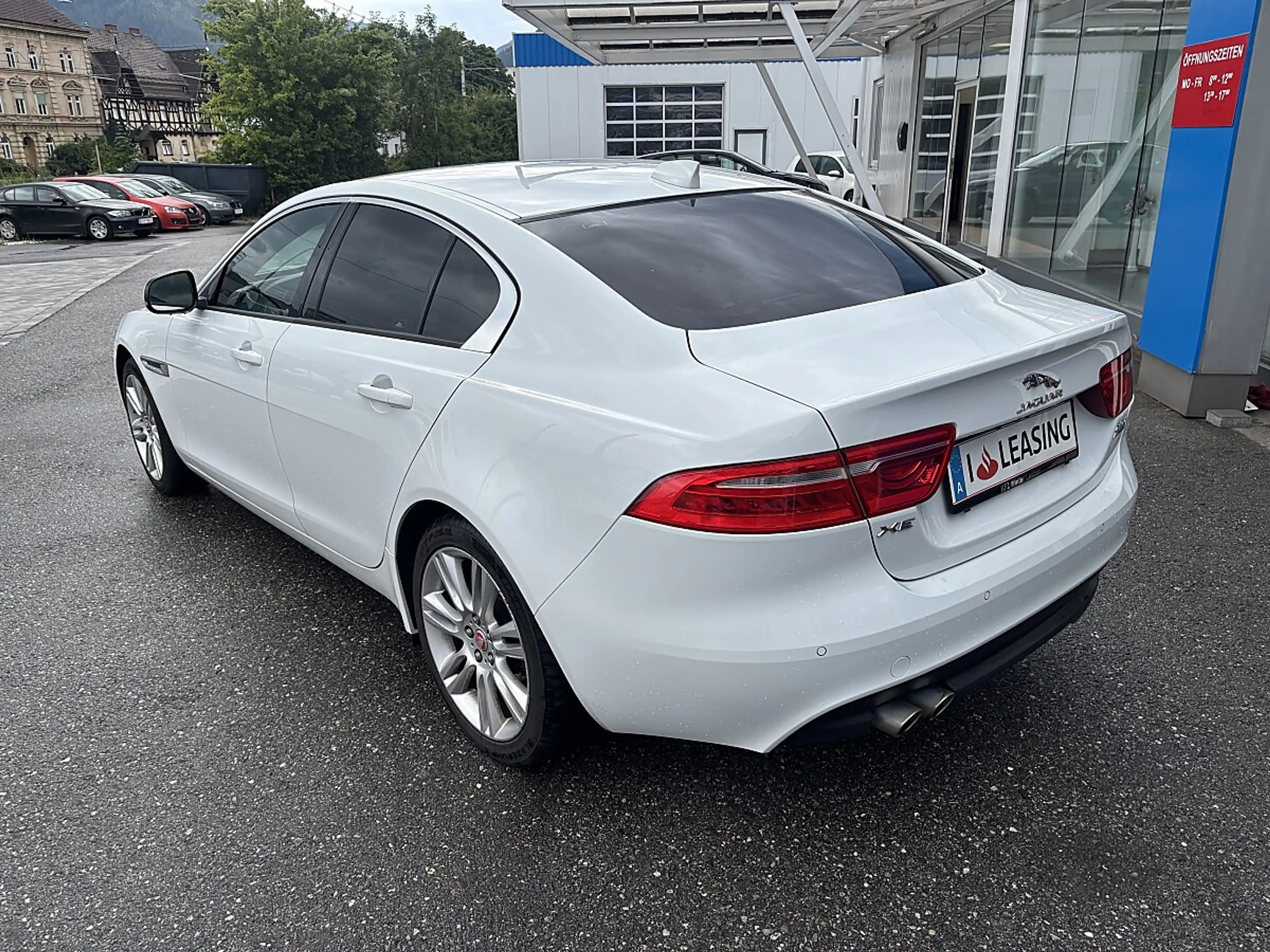 Jaguar XE 20d Pure AWD Aut.*PDC*Sitzheiz.*Xenon*Pickerl 0... — photo 4